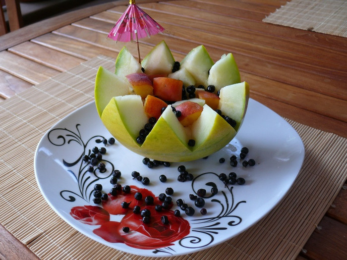 Salata de fructe in pepene galben - Salata de fructe in pepene galben