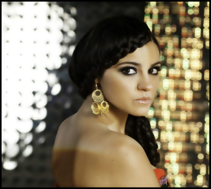  - l-Maite Perroni