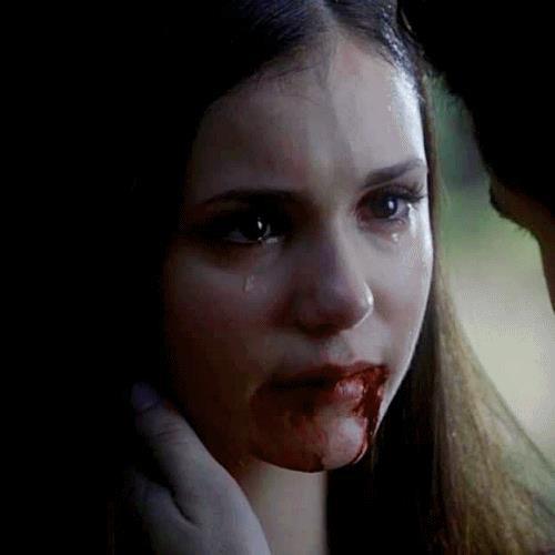 E: ami pare rau ca am omorat oameni aia ,D: nui nimic elena lasa asa o sa fie bine - The vampire diaries banda 2