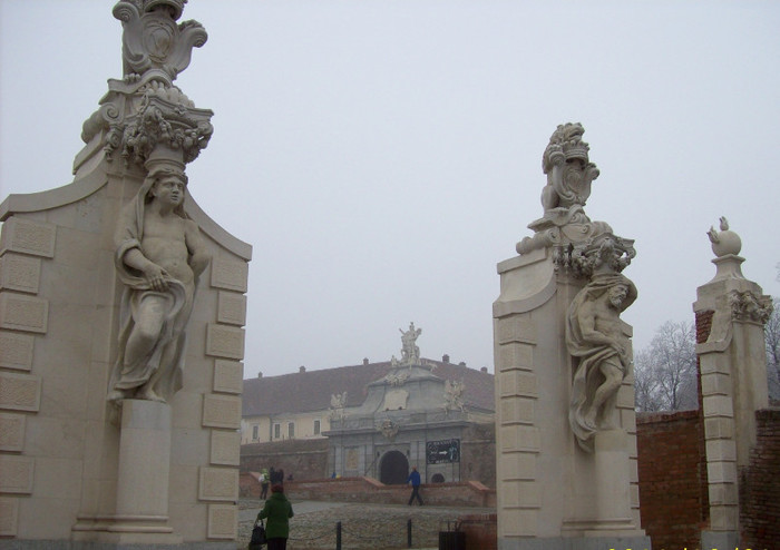 POARTA A  DOUA A CETATII. - Portile Cetatii Alba Iulia si schimbarea garzii