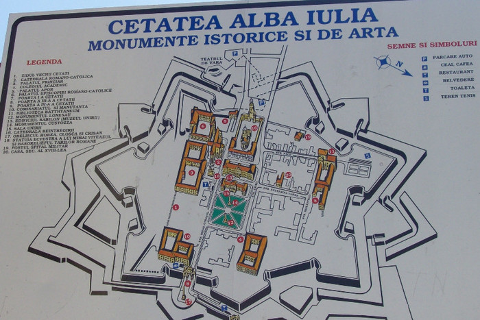 101_8925 SCHEMA AMPASARII MONUMENTELOR ISTORICE SI DE ARTA . - Portile Cetatii Alba Iulia si schimbarea garzii