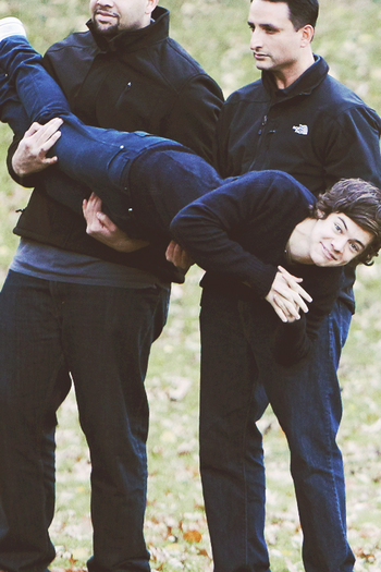 lasatil josh:))) vrea la mne<3:))