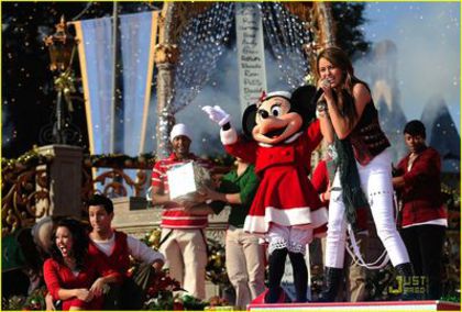 normal_20 - Walt Disney World Christmas Day Parade 2008