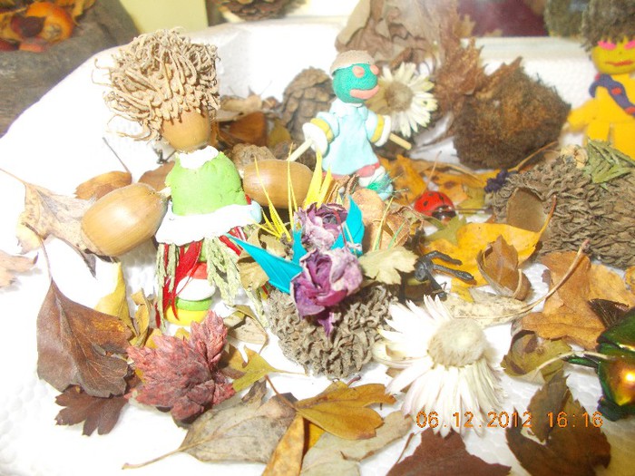 decor autumnal cu omuleti din plastilina 077 - Hande made-lucruri facute de mana