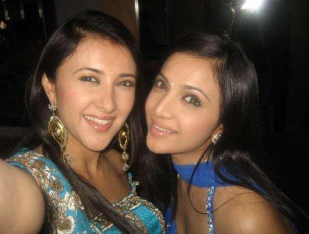 417535_224665917624585_1708123140_n - xxShilpaxx