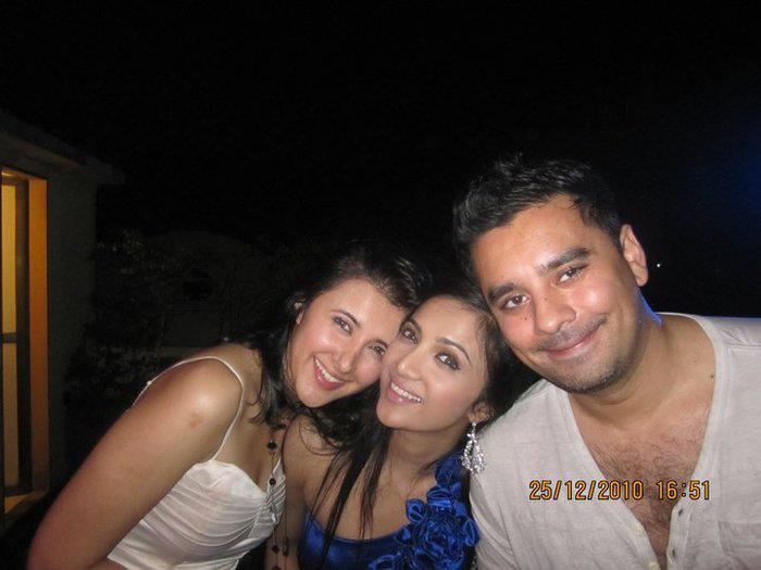 426426_231736476917529_881772610_n - xxShilpaxx