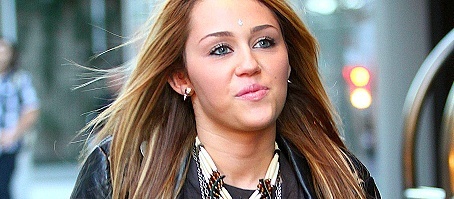 Miley Cyrus - Banner (8) - 0x - Shes - My - Heart