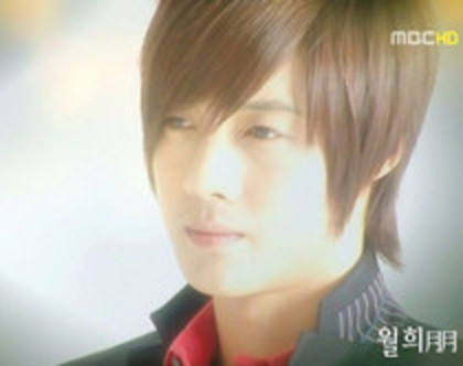 este o fata printre voi care o cheama