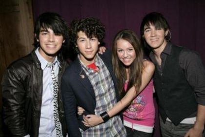 six2 - Introducing the Jonas Brothers at Six Flags 2007