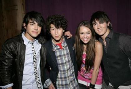 six5 - Introducing the Jonas Brothers at Six Flags 2007