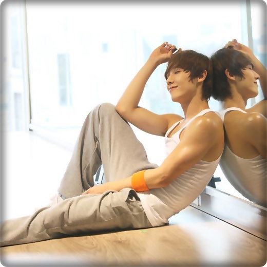 - MBLAQ % fuge pe usa %