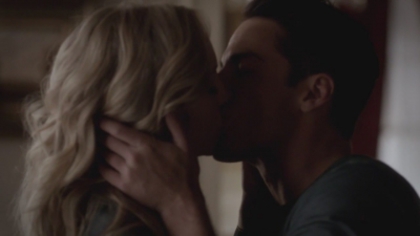 ~ ; iar vorbesty;;_]^nu o lasa sa may vb o kiss`ye cand vrea sa zika ceva^ - Episode - 05