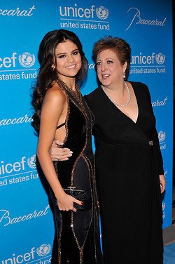 526809_339419502822055_1986510026_n - Selena Unicef Snowflake Ball