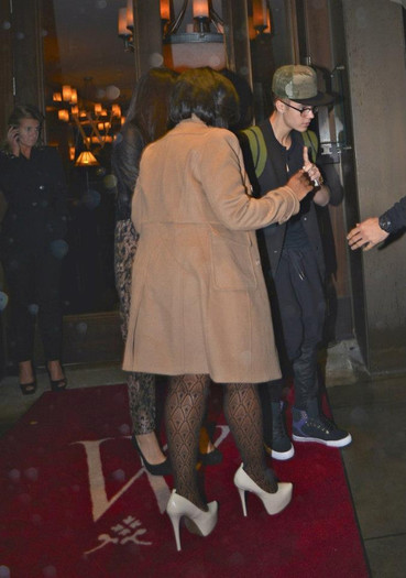 319633_341279362636069_1280055278_n