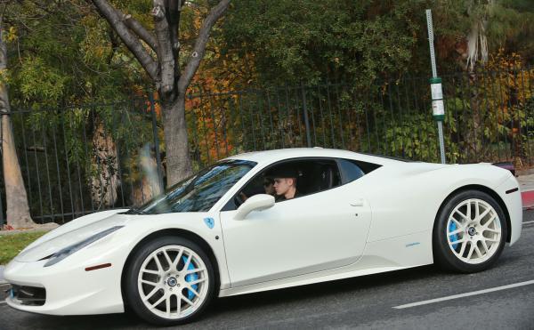 77014_341593985937940_598181442_n - Selena and Justin leaving his house---04 December 2012