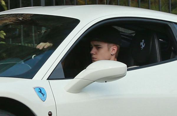 533492_341594132604592_35192389_n - Selena and Justin leaving his house---04 December 2012