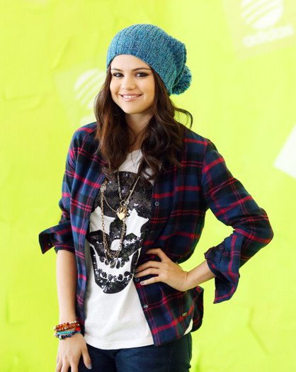 68411_336818356415503_2030310713_n - Selena Gomez adidas Neo Shootings