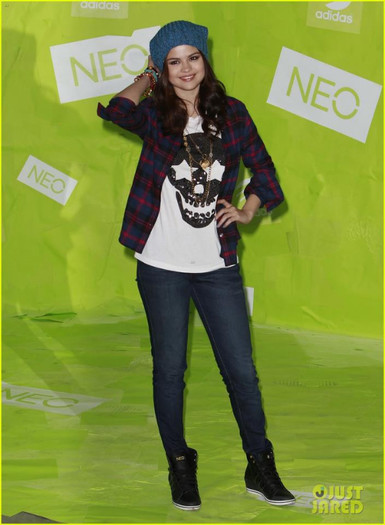 423003_336812373082768_180466565_n - Selena Gomez adidas Neo Shootings