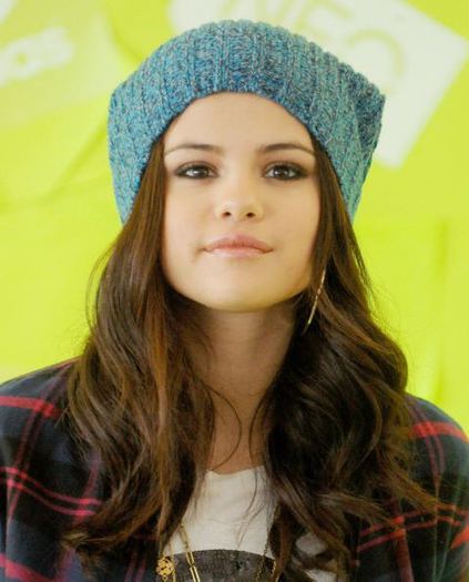 526333_336818423082163_1284873634_n - Selena Gomez adidas Neo Shootings