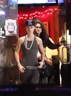 21782_335496463214359_1059656319_n - Jelena going to leaving dinner---16 November 2012