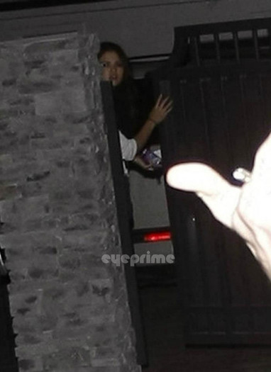 522358_335495663214439_857689680_n - Jelena going to leaving dinner---16 November 2012