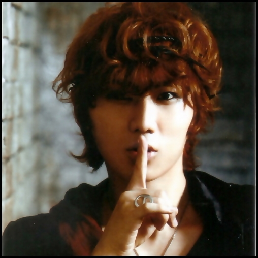 ~ [coborand] ..SHHT!! .. :-w.. N`o baga`n seama Sull.. bye.. [o ia pe Geurim de mana; pleaca]