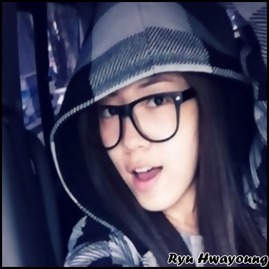 ~ | se aseaza langa el | m-a gandit la acest ingeras frumos :x.|il imbratiseaza| tu ?:o3