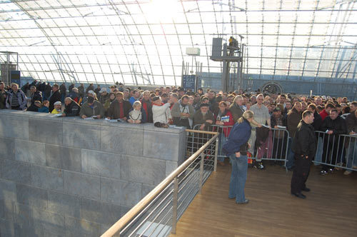 warten-vor-ansturm - 7-anunt important