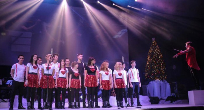 31582_473621006014581_395101556_n - lala happy Xmas - Sala Polivalenta