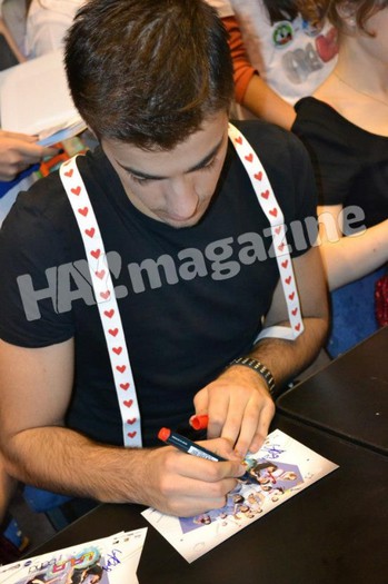 318397_460079484029355_550635955_n