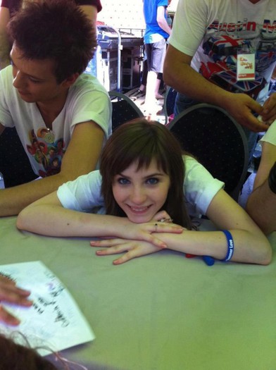 269524_116898855131905_917416005_n