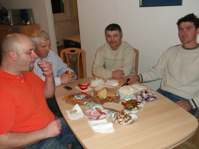 VOIE BUNA LA....POFTA