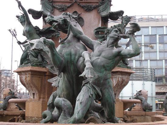 Ornate-fountain LEIPZIG - i - Cu prietenii prin Leipzig
