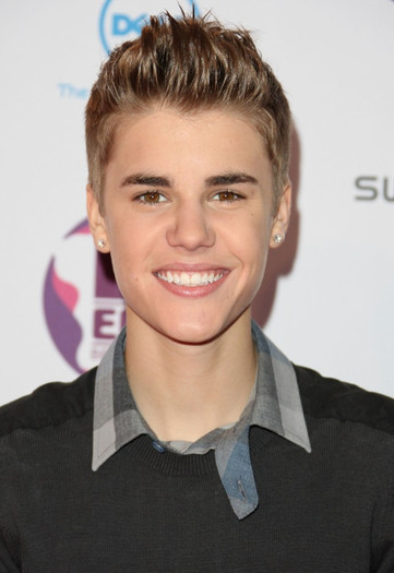 iix3IrezistibleLandx; Justin Bieber
