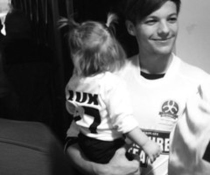 louis-tomlinson-lux_thumb - one direction and baby lux