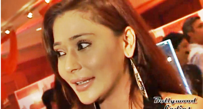 33-vert - SARA KHAN NEW PIC 5