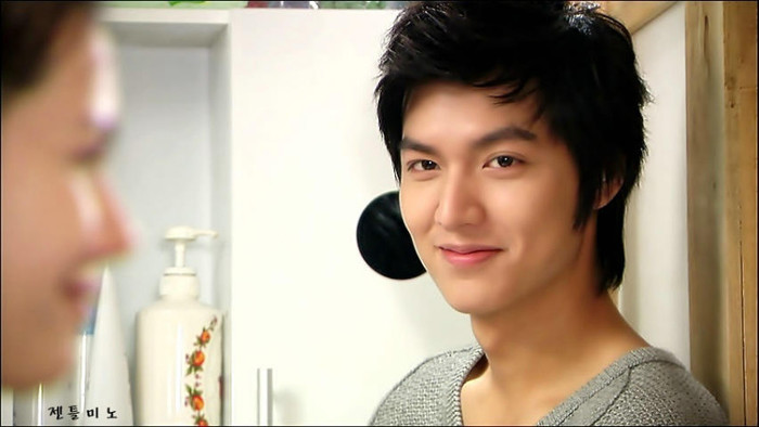 [se duce la Dara ] Heii buna...!