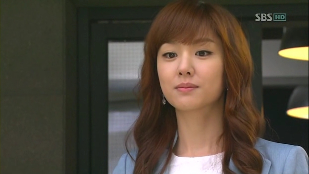 Desigur..Min Young e in camera sa...poti merge !