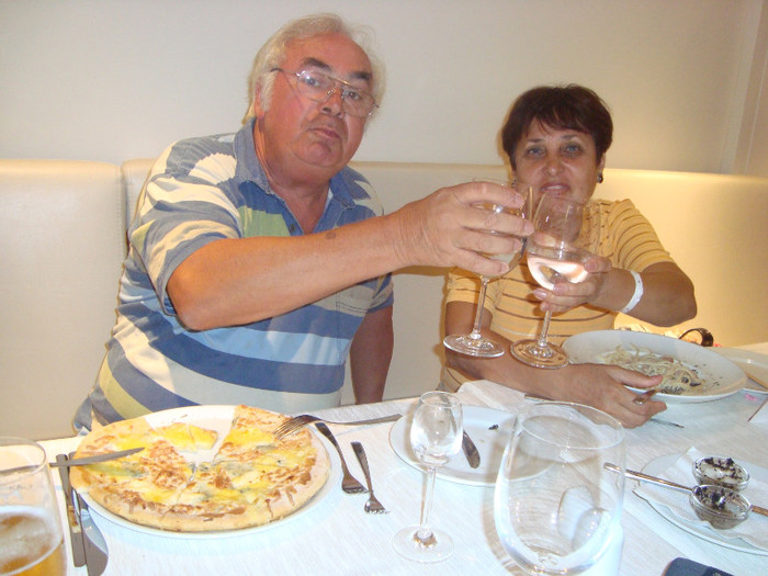 Picture 081; pizza si spaghete italiene
