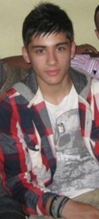 Sizzling-Hot-Zayn-Chilling-Out-At-Home-He-Owns-My-Heart-Very-Rare-Pic-x-zayn-malik-17215464-114-250