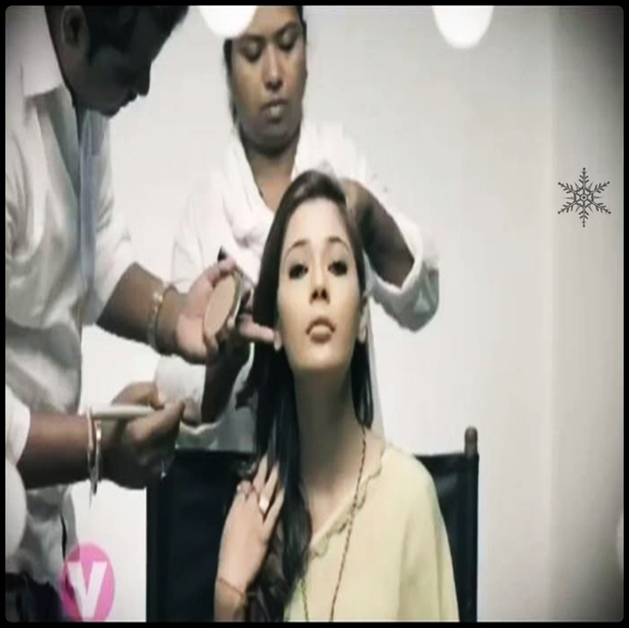 14580_389250671156399_598234153_n-004 - sara khan21