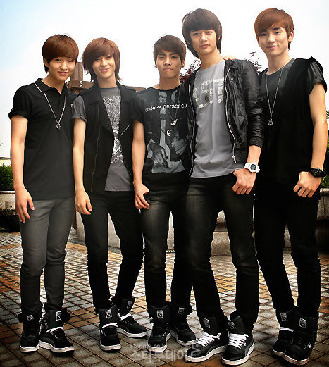 ◑   ; → SHINee ←  ; ◑ - x - x SHINee