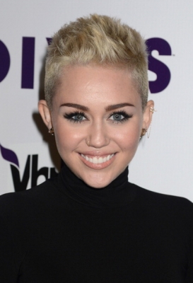 normal_158440789-singer-miley-cyrus-arrives-at-vh1-divas-2012-gettyimages