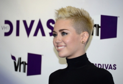 normal_158440857-singer-miley-cyrus-attends-vh1-divas-2012-at-gettyimages - VH1 Divas 2012 - Arrivals