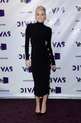 normal_158440878-singer-miley-cyrus-attends-vh1-divas-2012-at-gettyimages