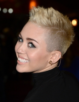 normal_158440964-singer-miley-cyrus-arrives-at-vh1-divas-2012-gettyimages