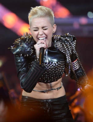 normal_158444228-singer-miley-cyrus-performs-onstage-at-vh1-gettyimages