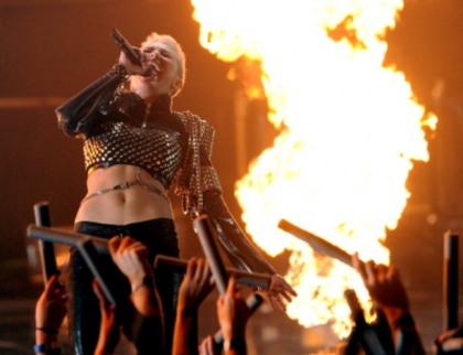 normal_158444242-singer-miley-cyrus-performs-onstage-during-gettyimages