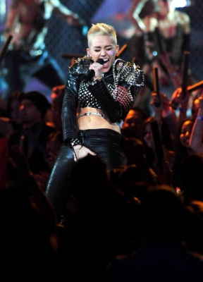 normal_158444324-singer-miley-cyrus-performs-onstage-at-vh1-gettyimages