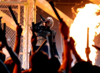 normal_158444375-singer-miley-cyrus-performs-onstage-during-gettyimages - VH1 Divas 2012 - Show